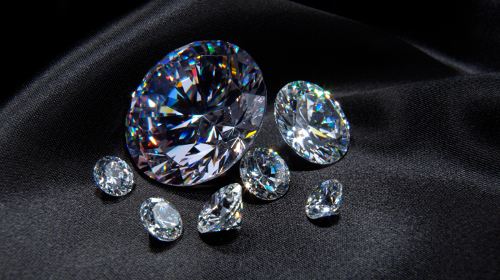 台中市大雅區高價收購鑽石項鍊,GIA彩鑽,鑽石手環,鑽石戒指,裸鑽,鑽石飾品精品
