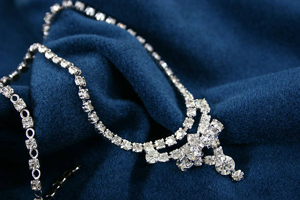 台中東勢區-高價收購鑽石、鑽石項鍊、鑽石戒指、鑽戒婚戒、鑽石耳環、裸鑽、鑽石手鍊